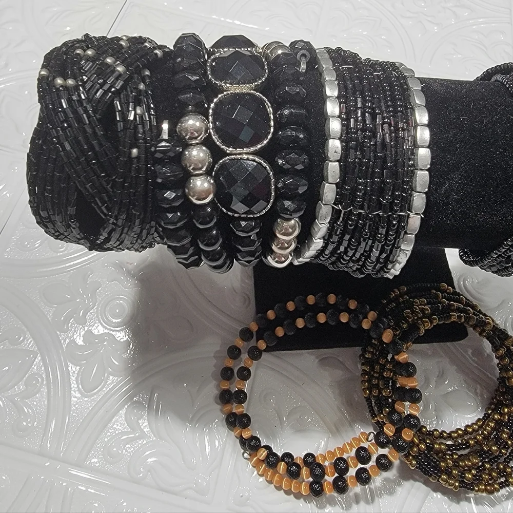 Lot Of 8 Beaded Bracelets